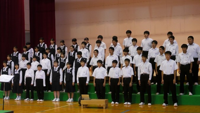 葛巻中学校白樺祭での全校合唱